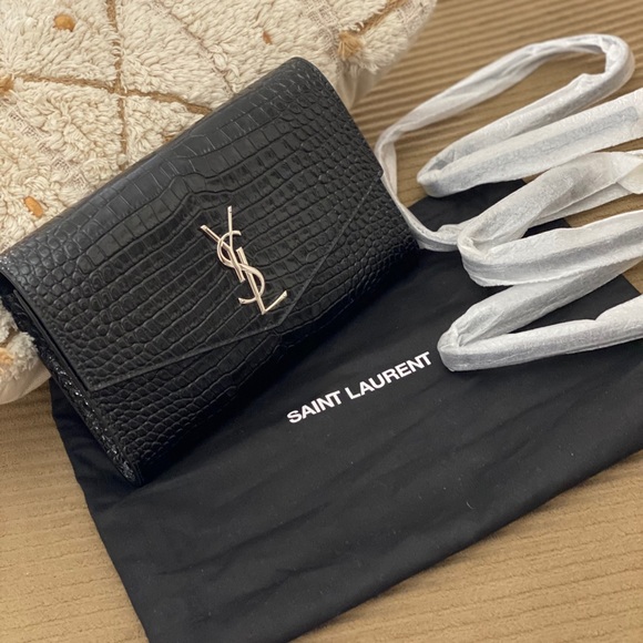 🔴SOLDDDD🔴 YSL Cassandra CrocEmbossed Leather Wallet-On-Strap - Picture 3 of 6